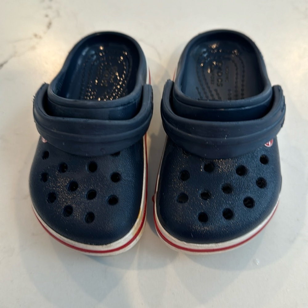 Crocs Size 7